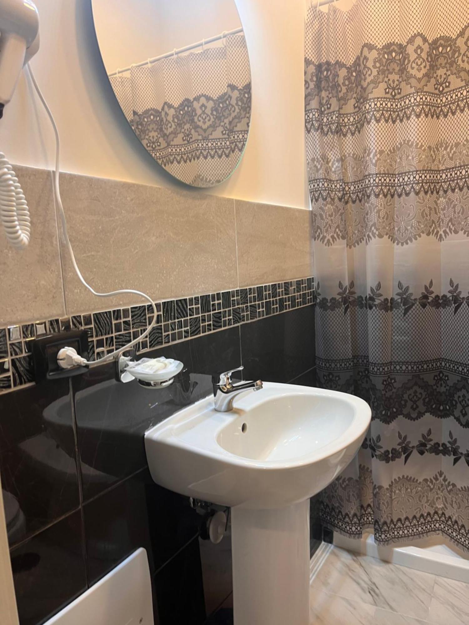 Oceania Hotels Napoli Luaran gambar