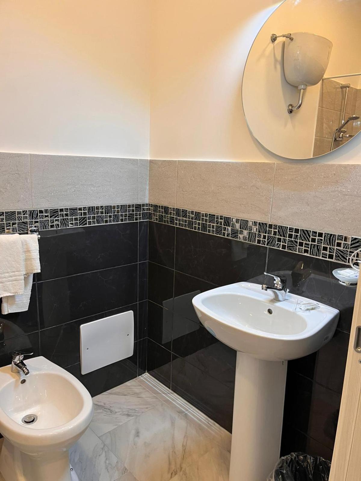 Oceania Hotels Napoli Luaran gambar