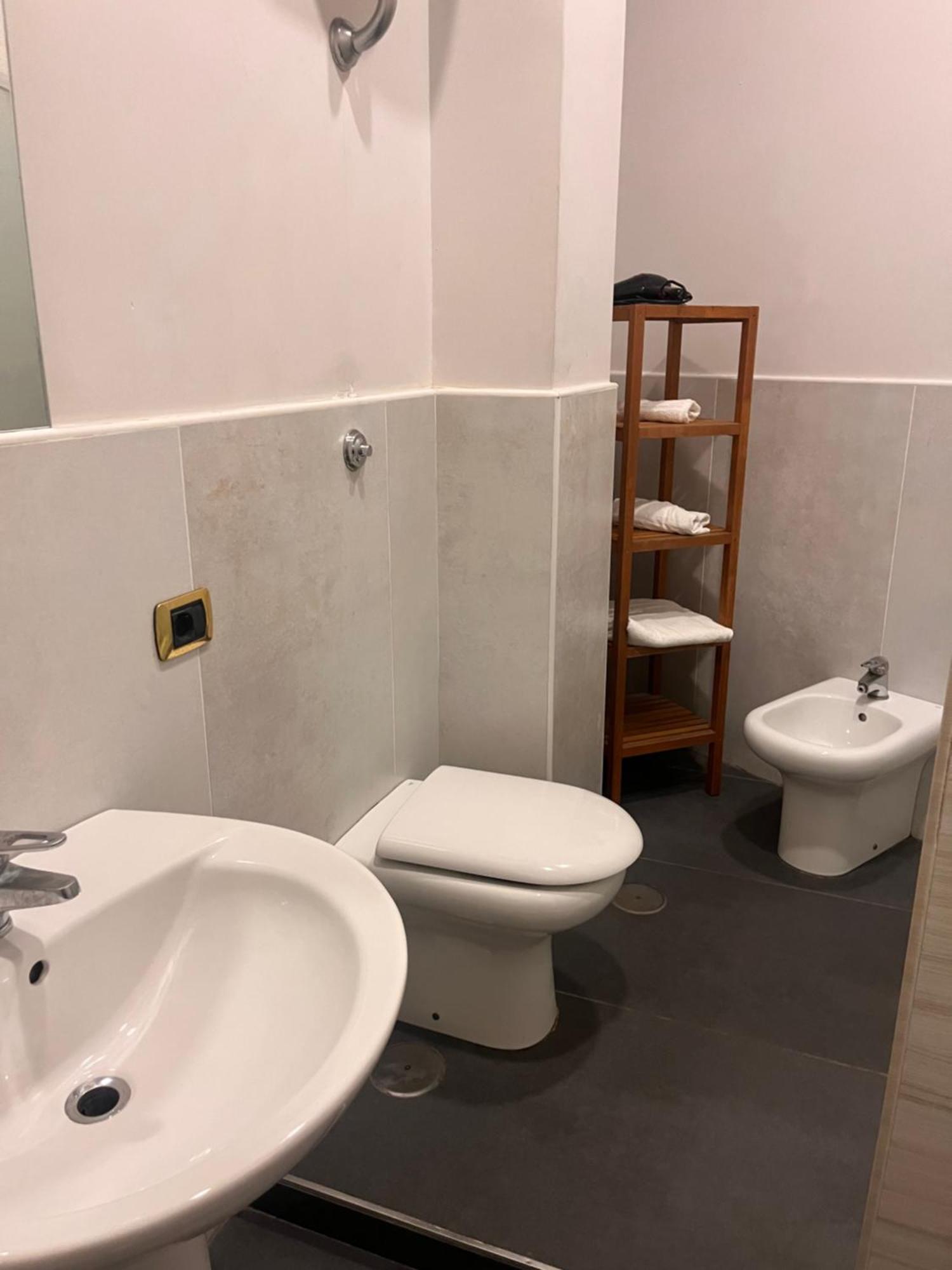 Oceania Hotels Napoli Luaran gambar