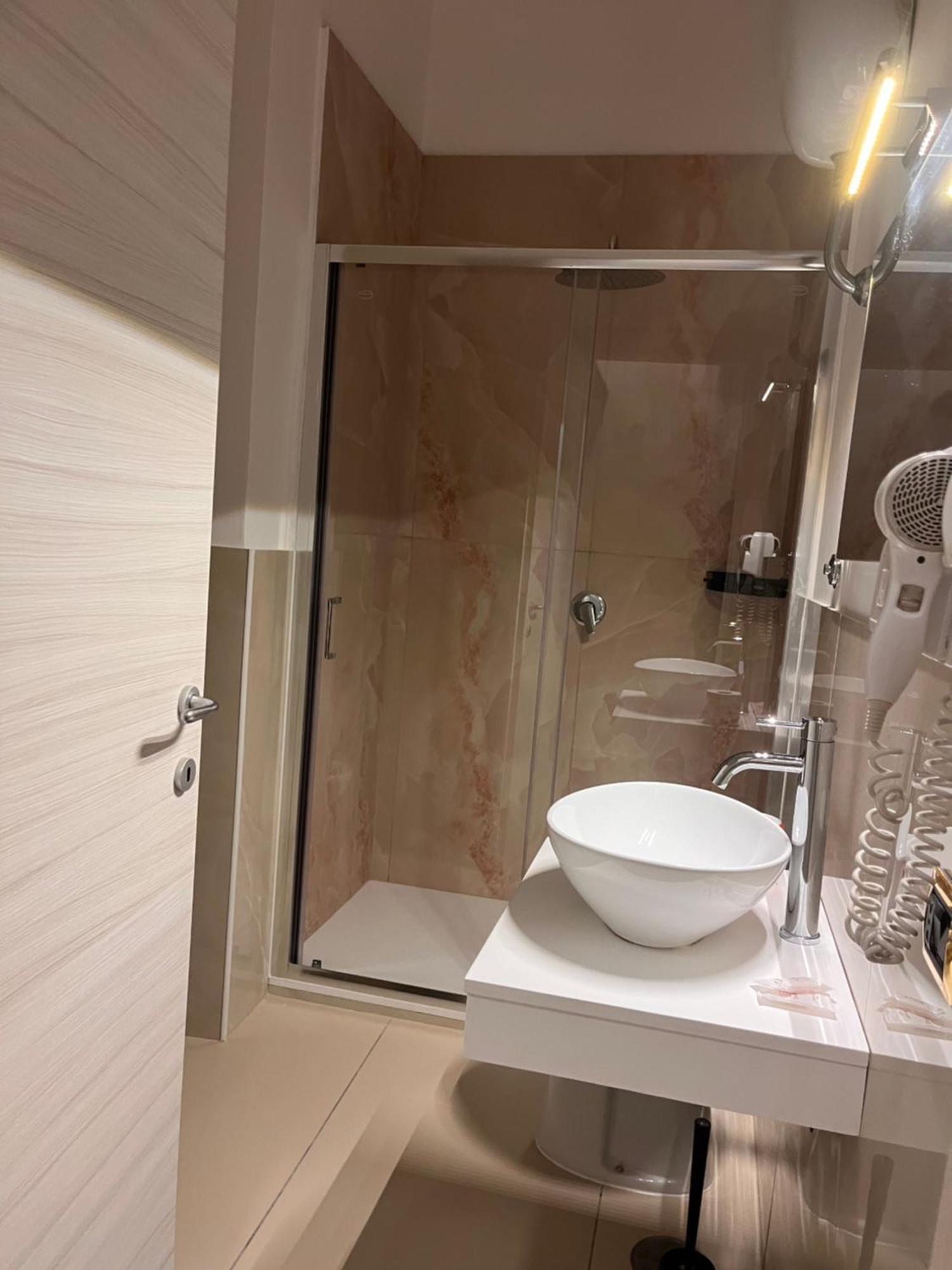 Oceania Hotels Napoli Luaran gambar